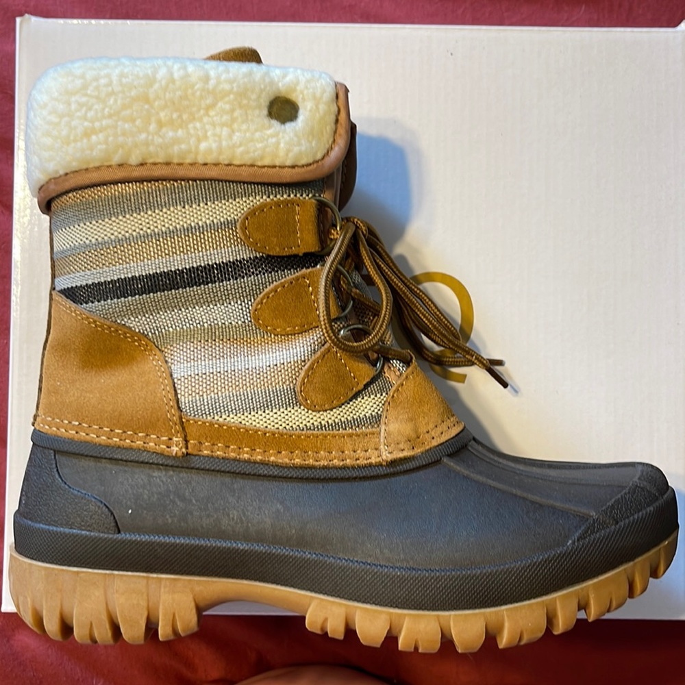Snow boots